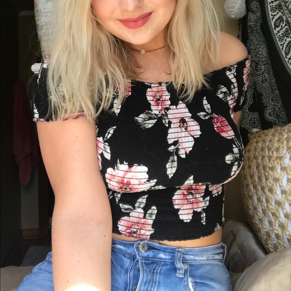 Off shoulder, ruffle top